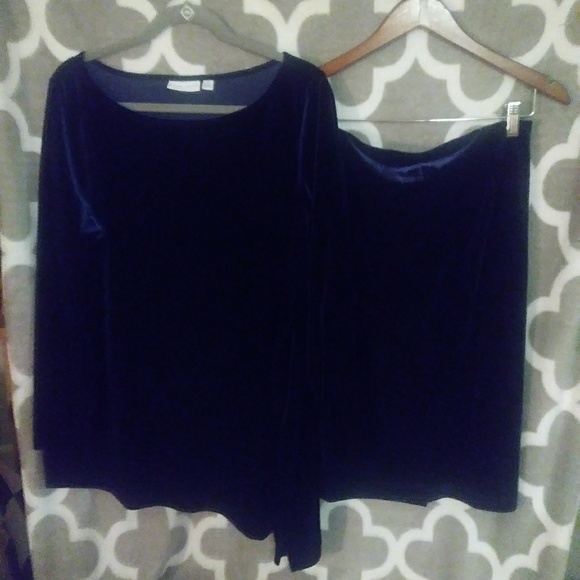 Susan Graver Tops - Velvet top and skirt